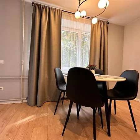 Parkside Escape: Stylish 1-br Apartament